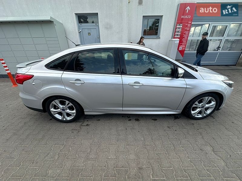 Седан Ford Focus 2015 в Смілі