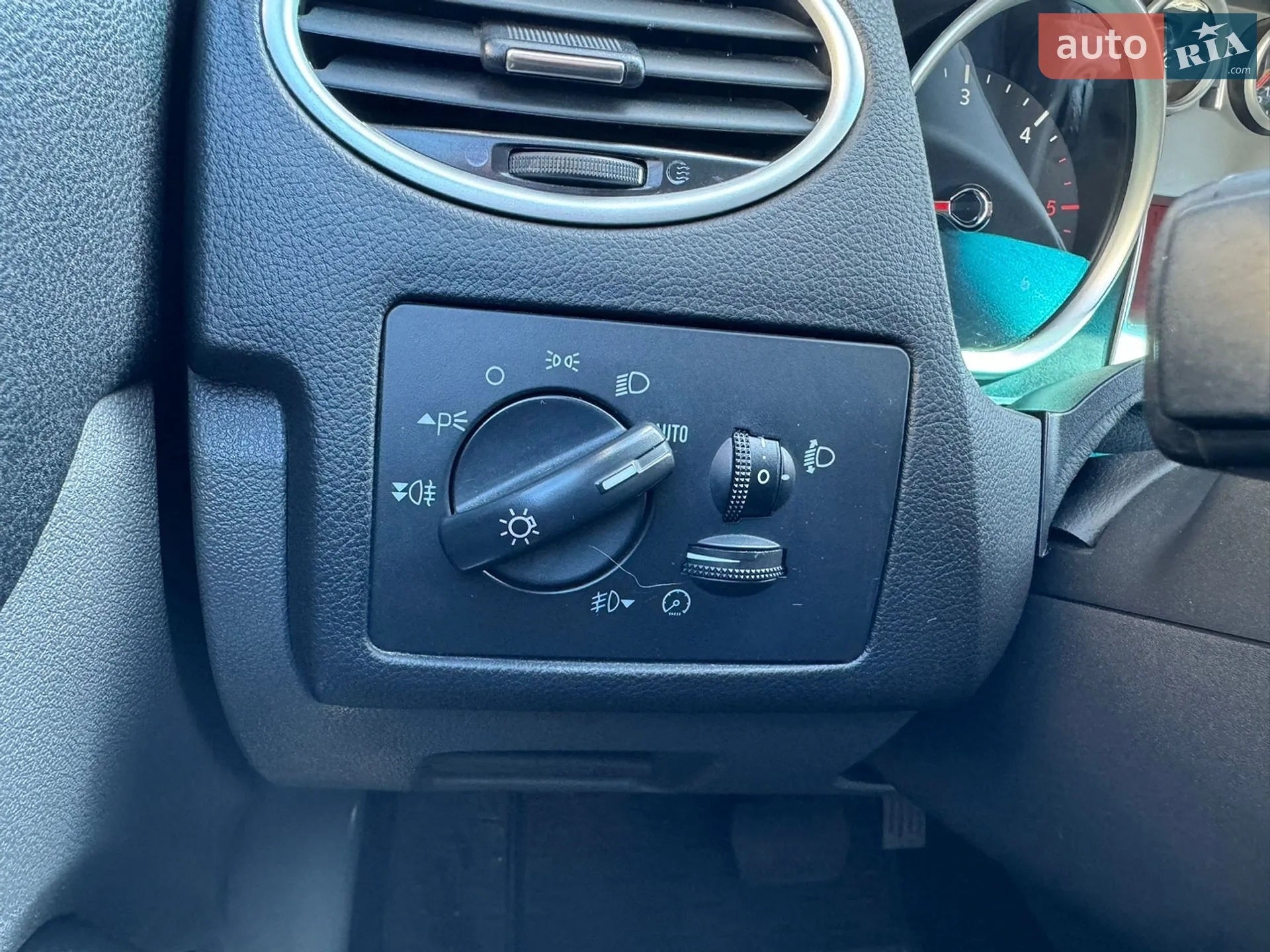 2010 Ford Focus - мініатюра 19