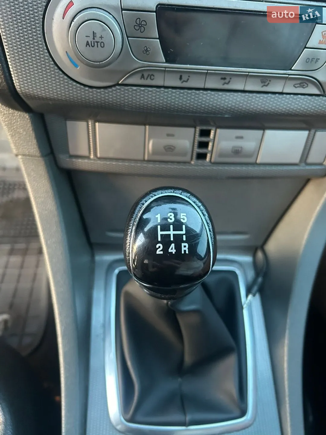 2010 Ford Focus - мініатюра 29