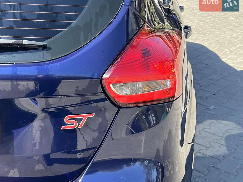 Хэтчбек Ford Focus 2016 в Киеве