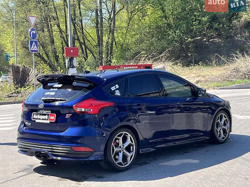 Хэтчбек Ford Focus 2016 в Киеве