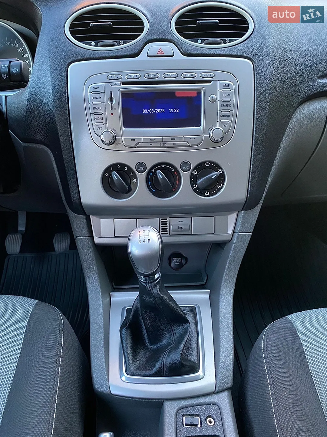 2010 Ford Focus - мініатюра 13