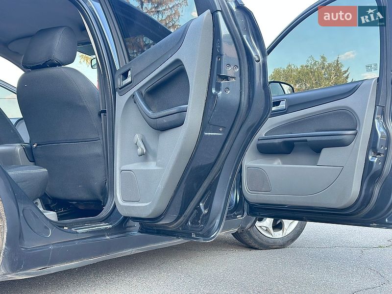Хетчбек Ford Focus 2010 в Дніпрі