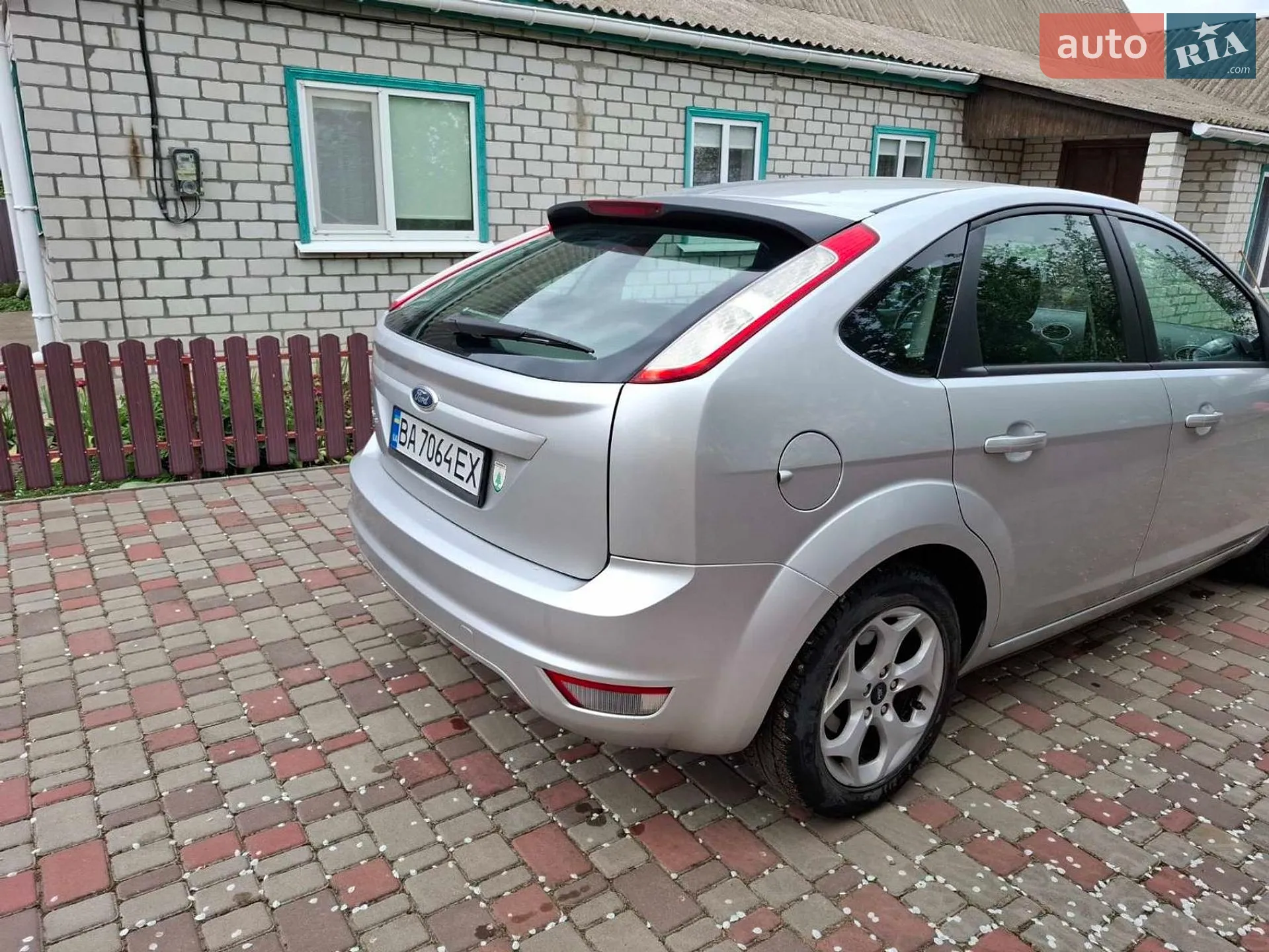 2010 Ford Focus - мініатюра 2