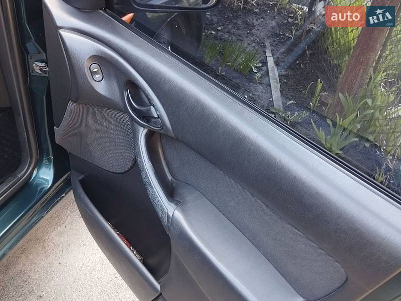 Седан Ford Focus 2004 в Лозовой