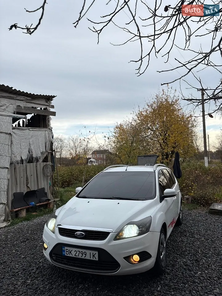 2010 Ford Focus - мініатюра 9