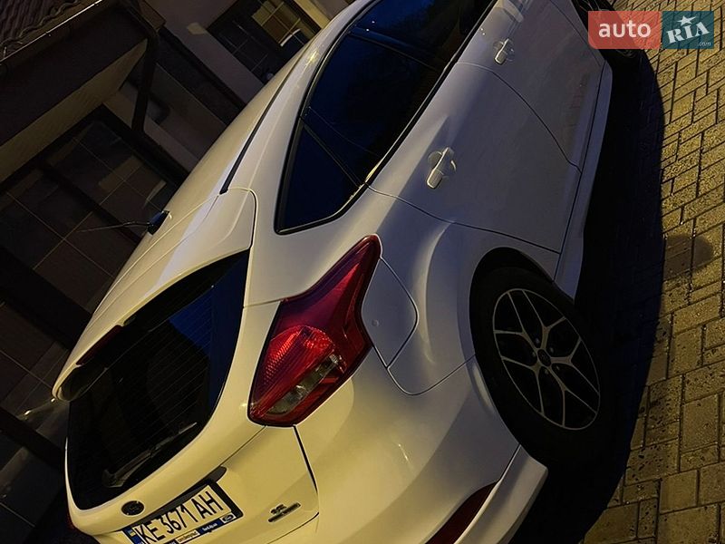 Хетчбек Ford Focus 2015 в Дніпрі