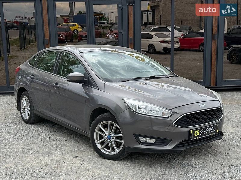 Седан Ford Focus 2015 в Львові