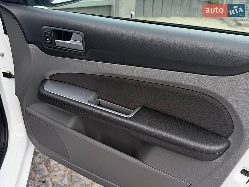 Хэтчбек Ford Focus 2010 в Львове