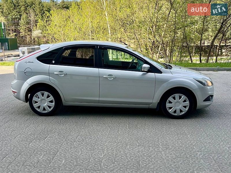 Хетчбек Ford Focus 2008 в Новояворівську