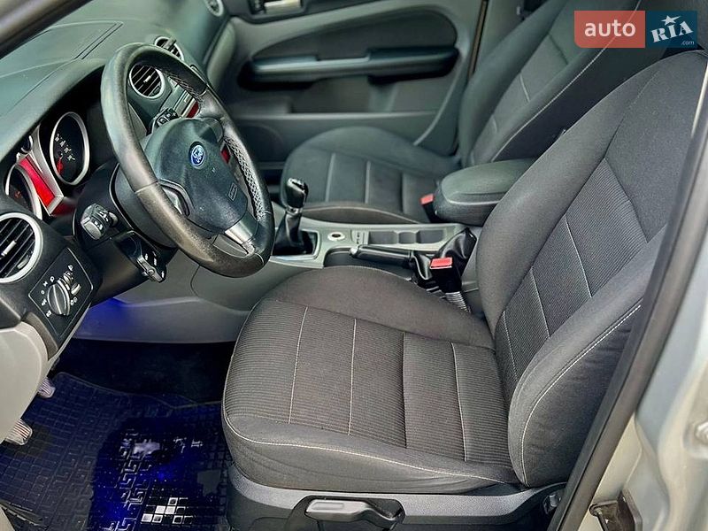 Хетчбек Ford Focus 2008 в Новояворівську