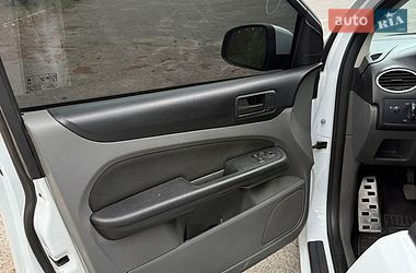 Универсал Ford Focus 2010 в Великих Мостах