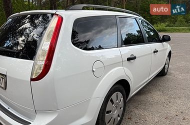 Универсал Ford Focus 2010 в Великих Мостах