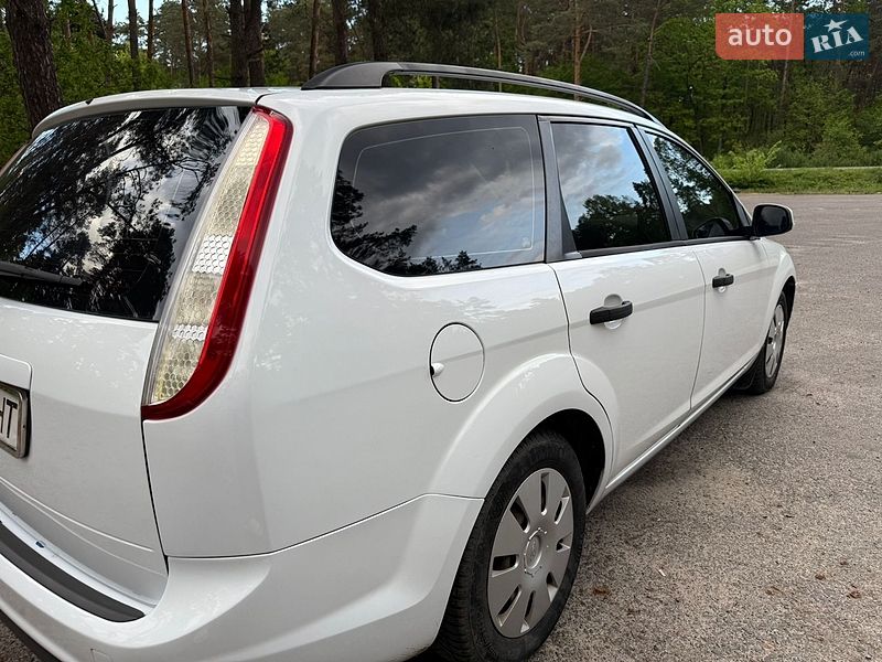 Универсал Ford Focus 2010 в Великих Мостах