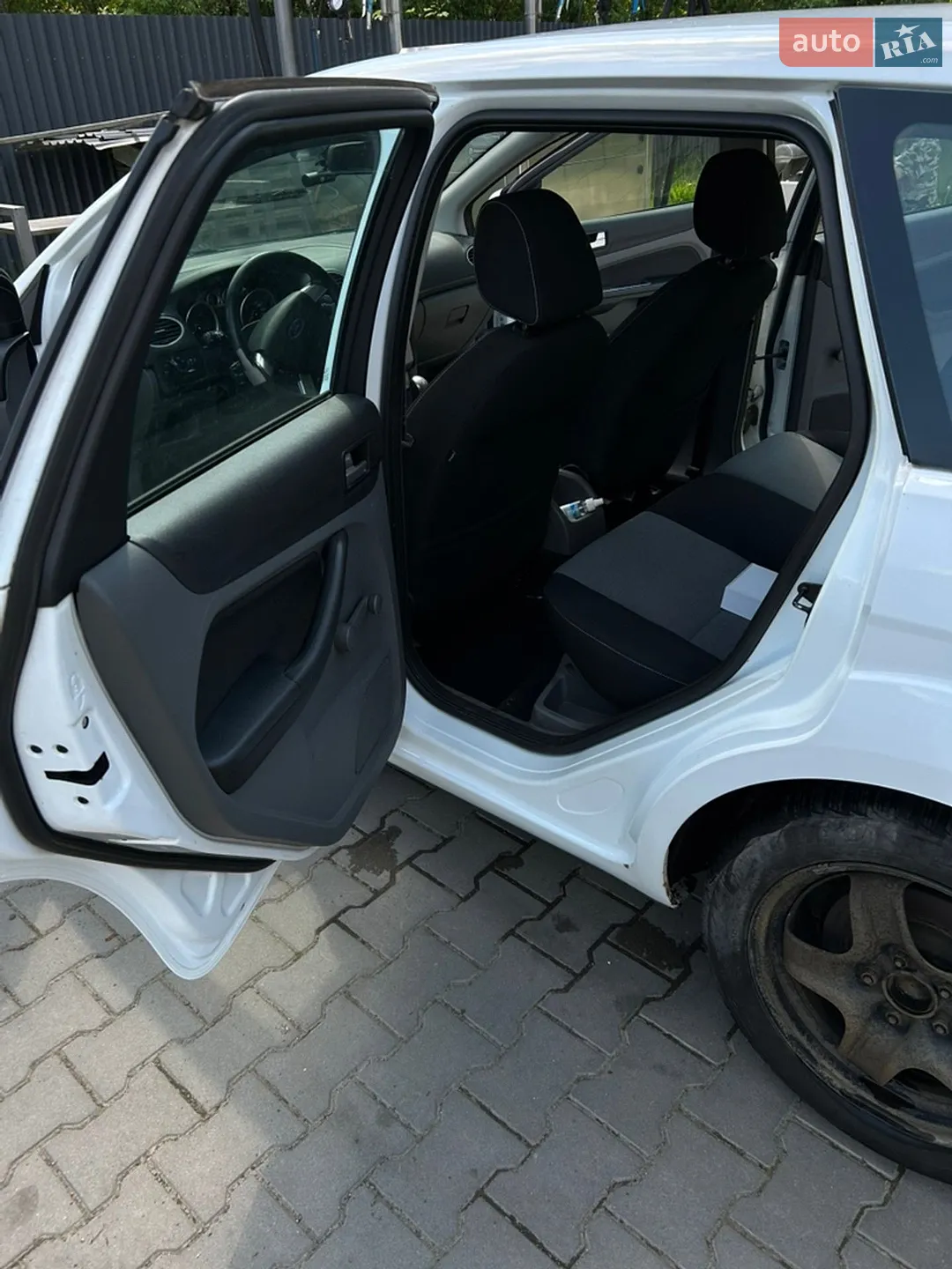 2010 Ford Focus - мініатюра 11