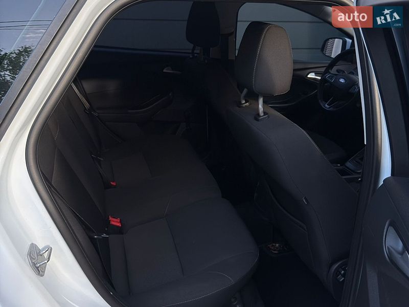 Универсал Ford Focus 2016 в Новомосковске фото 16 Универсал Ford Focus 2016 в Новомосковске
