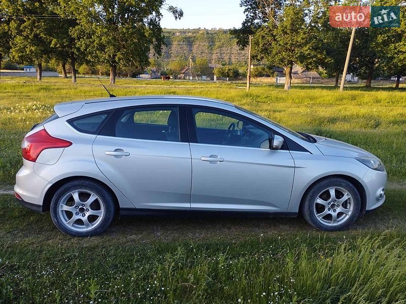 Хетчбек Ford Focus 2011 в Кадубівцях
