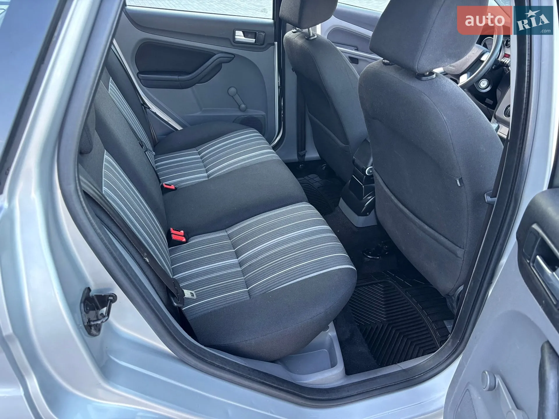 2010 Ford Focus - мініатюра 29