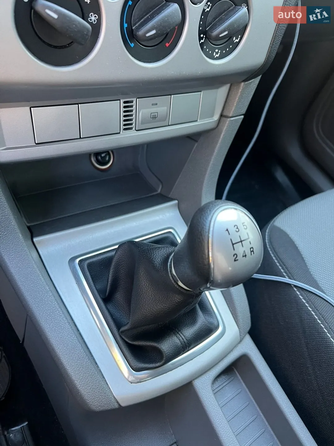 2010 Ford Focus - мініатюра 8