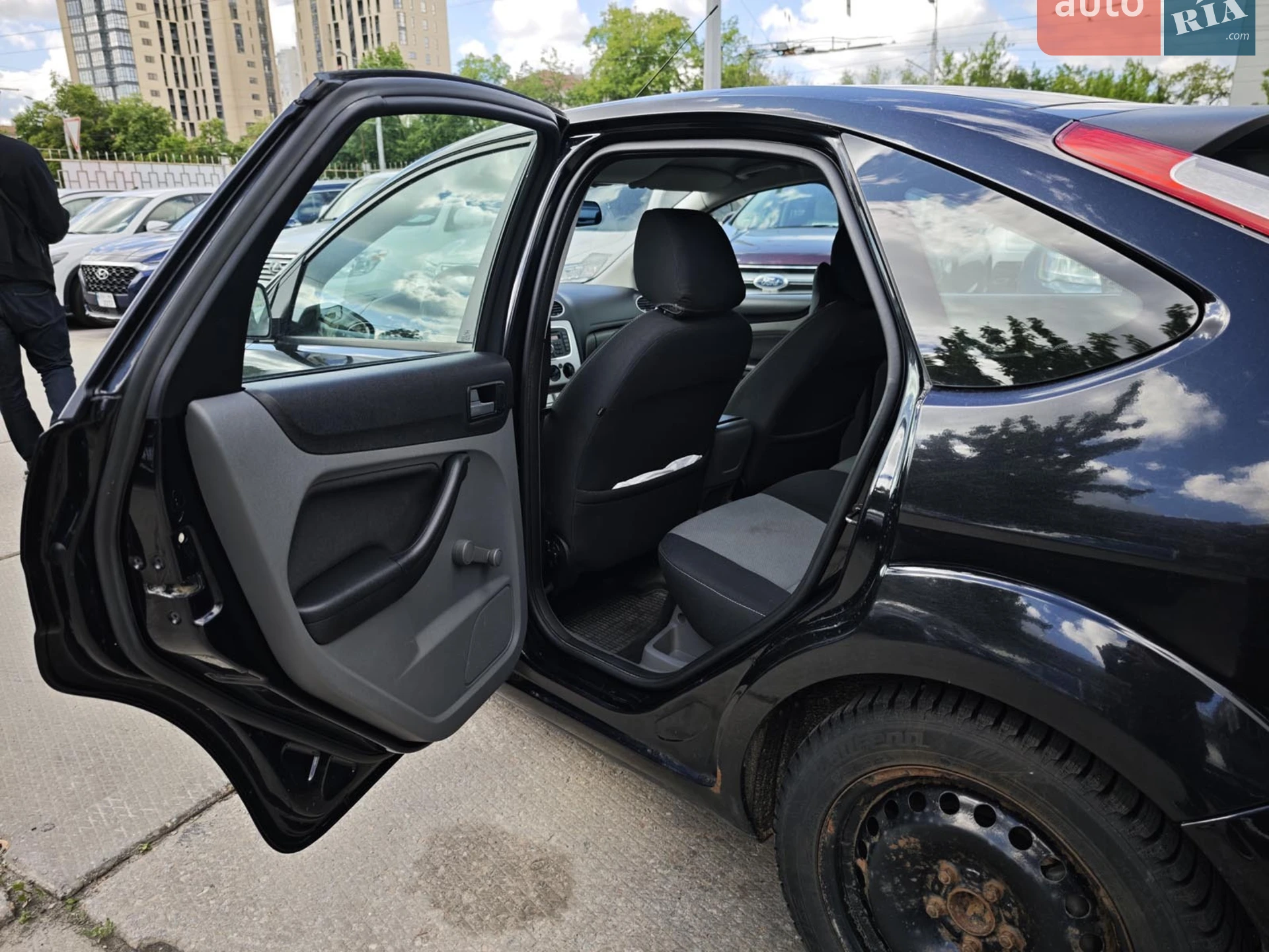 2010 Ford Focus - мініатюра 11