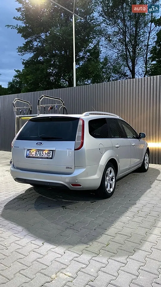 2010 Ford Focus - мініатюра 11