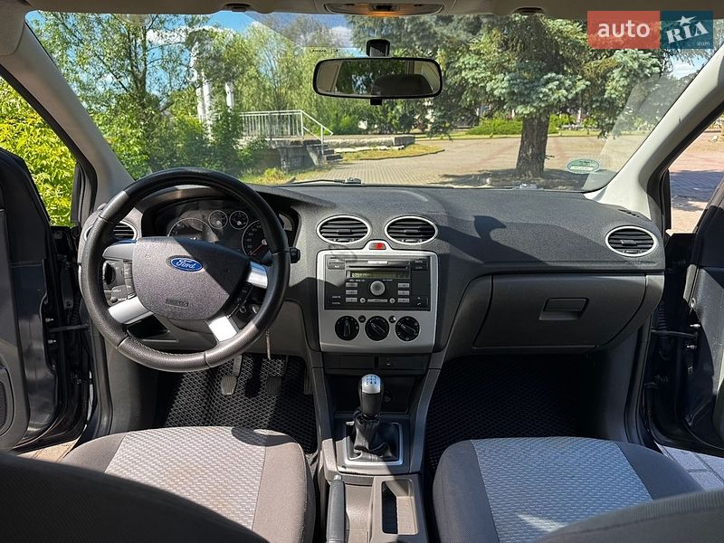 Хэтчбек Ford Focus 2006 в Млинове