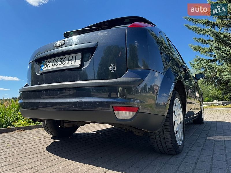 Хэтчбек Ford Focus 2006 в Млинове