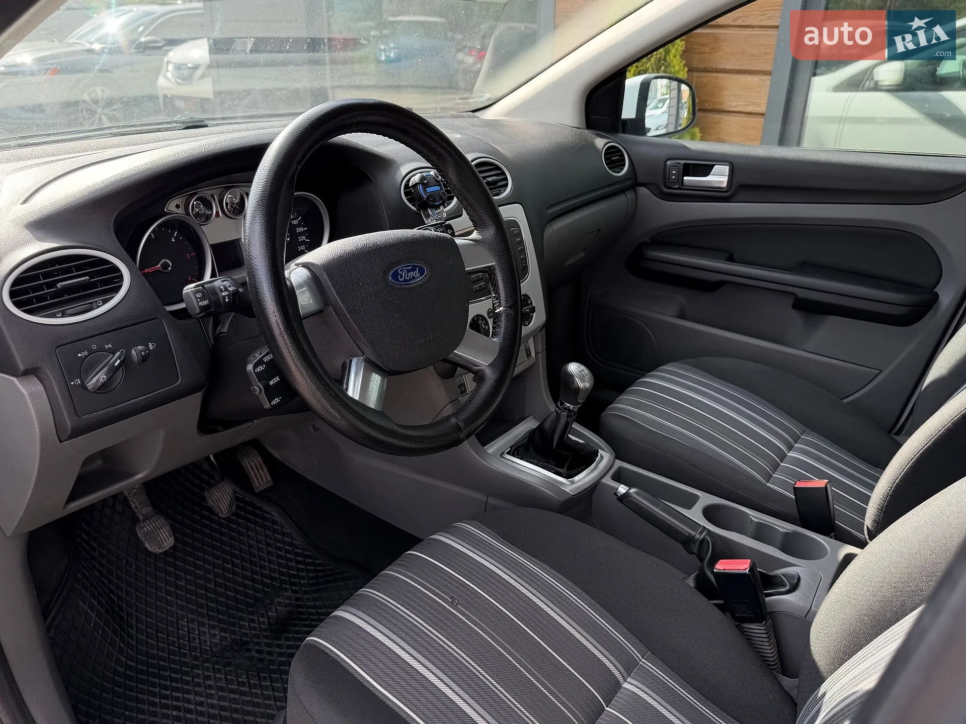 2010 Ford Focus - мініатюра 18