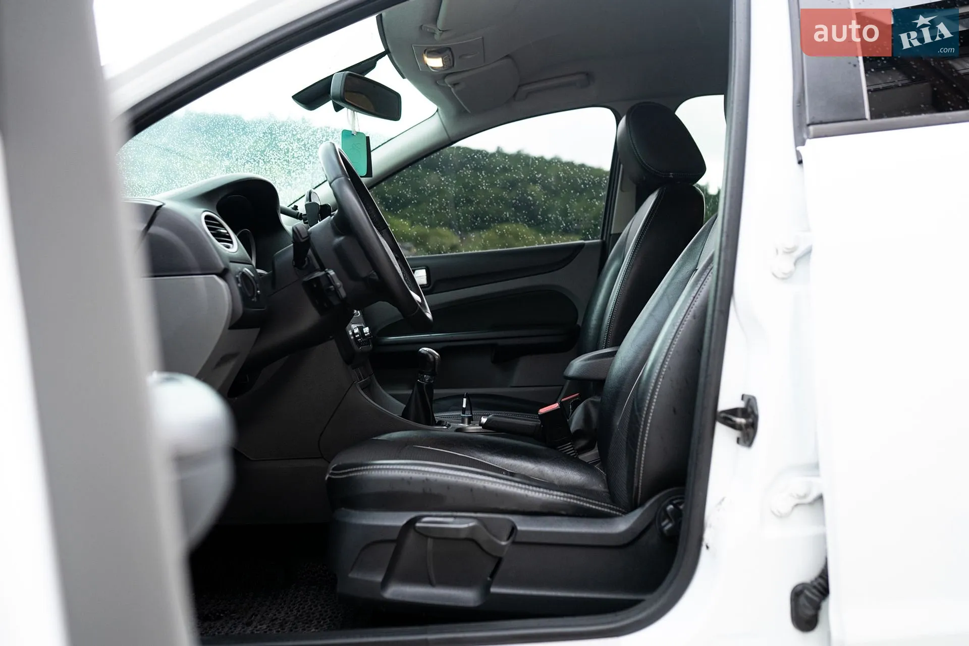 2010 Ford Focus - мініатюра 14