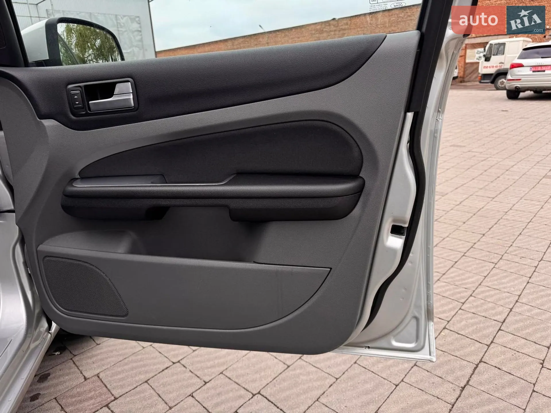 2010 Ford Focus - мініатюра 16