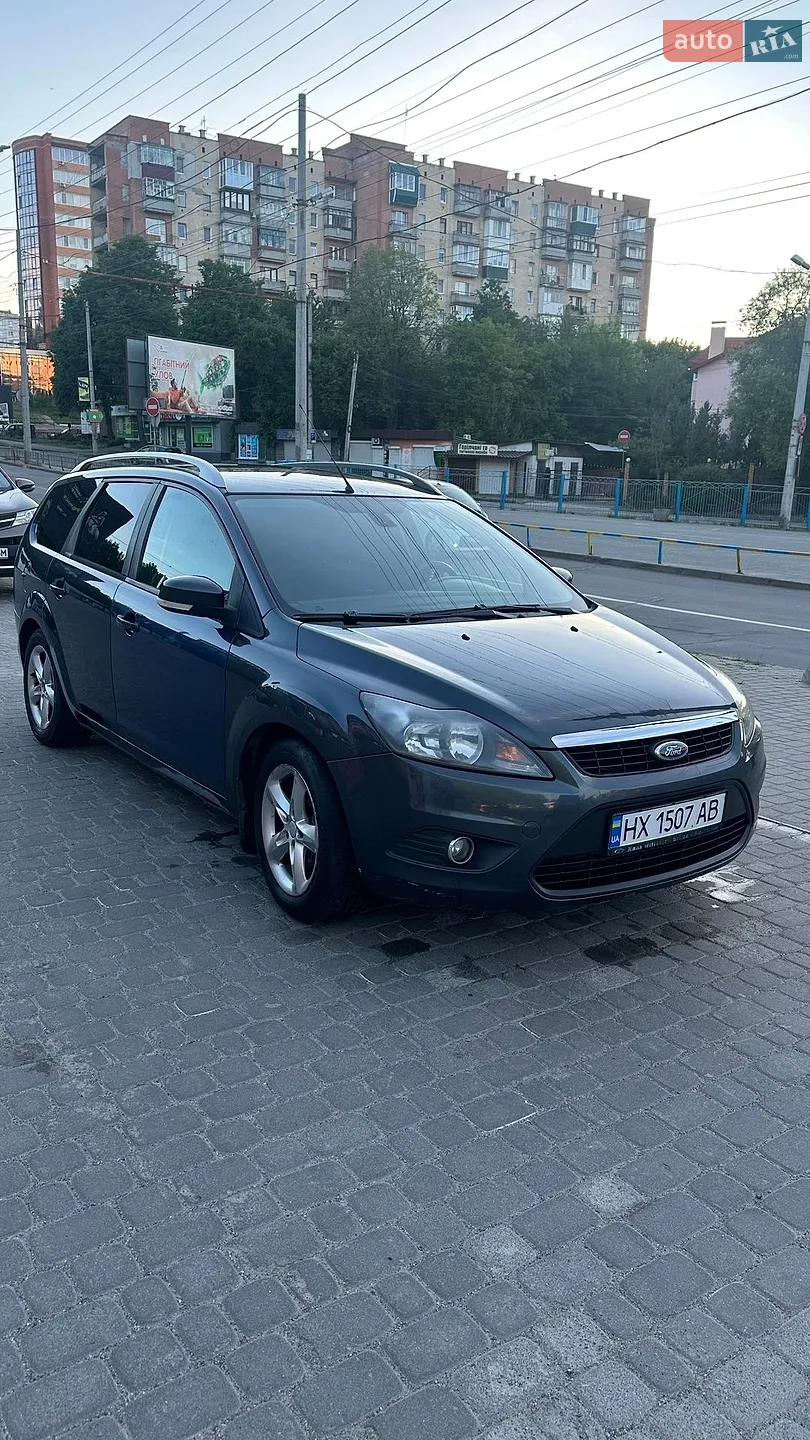 2010 Ford Focus - мініатюра 2