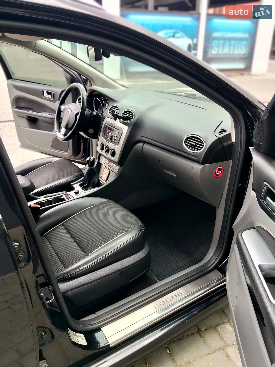 2010 Ford Focus - мініатюра 11