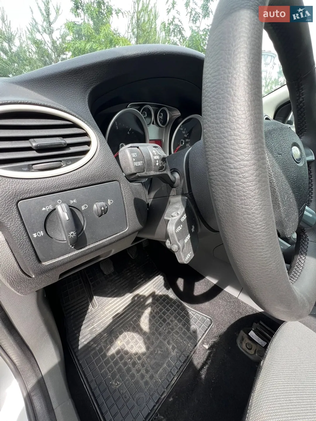2010 Ford Focus - мініатюра 25