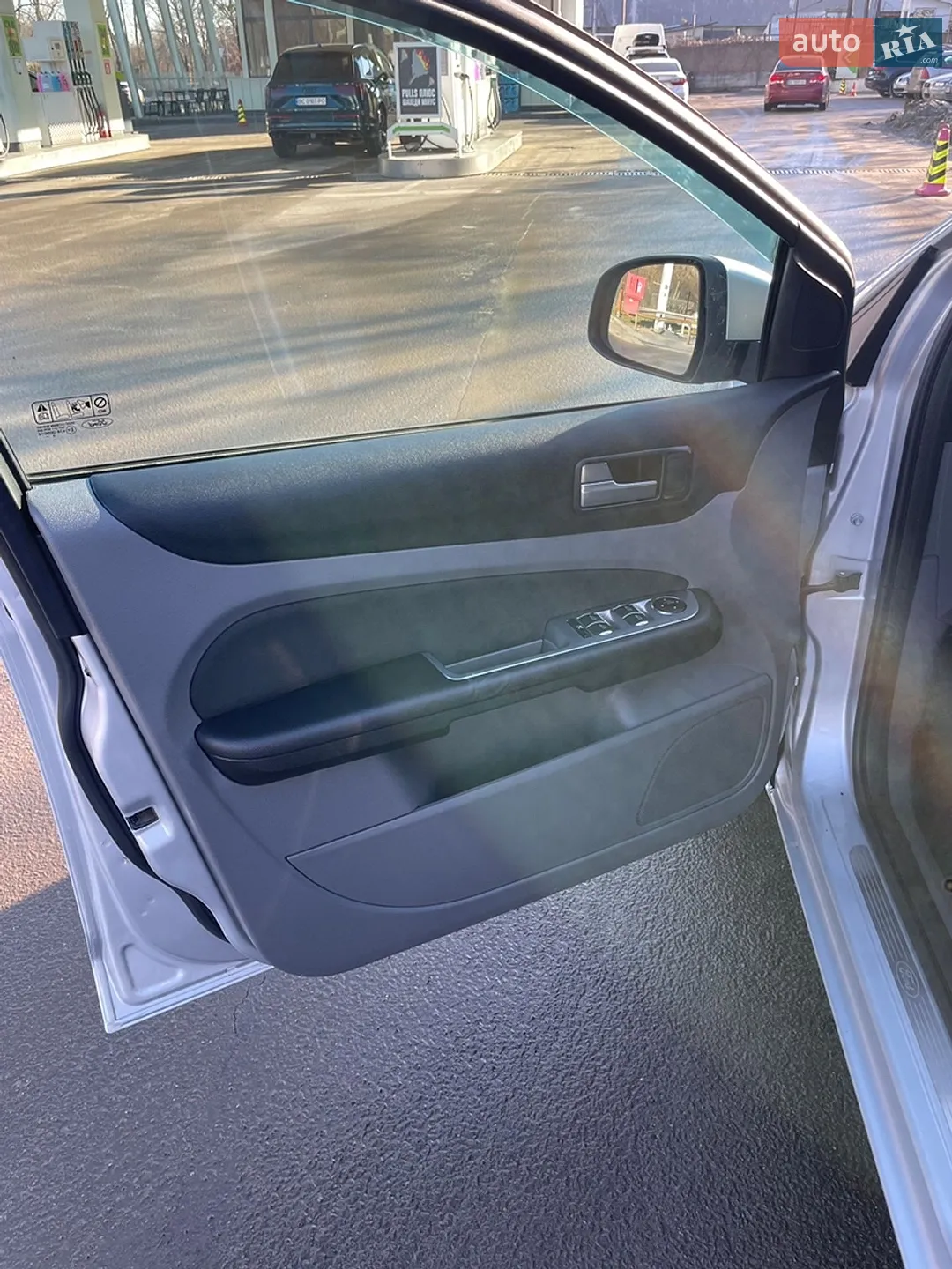 2010 Ford Focus - мініатюра 16