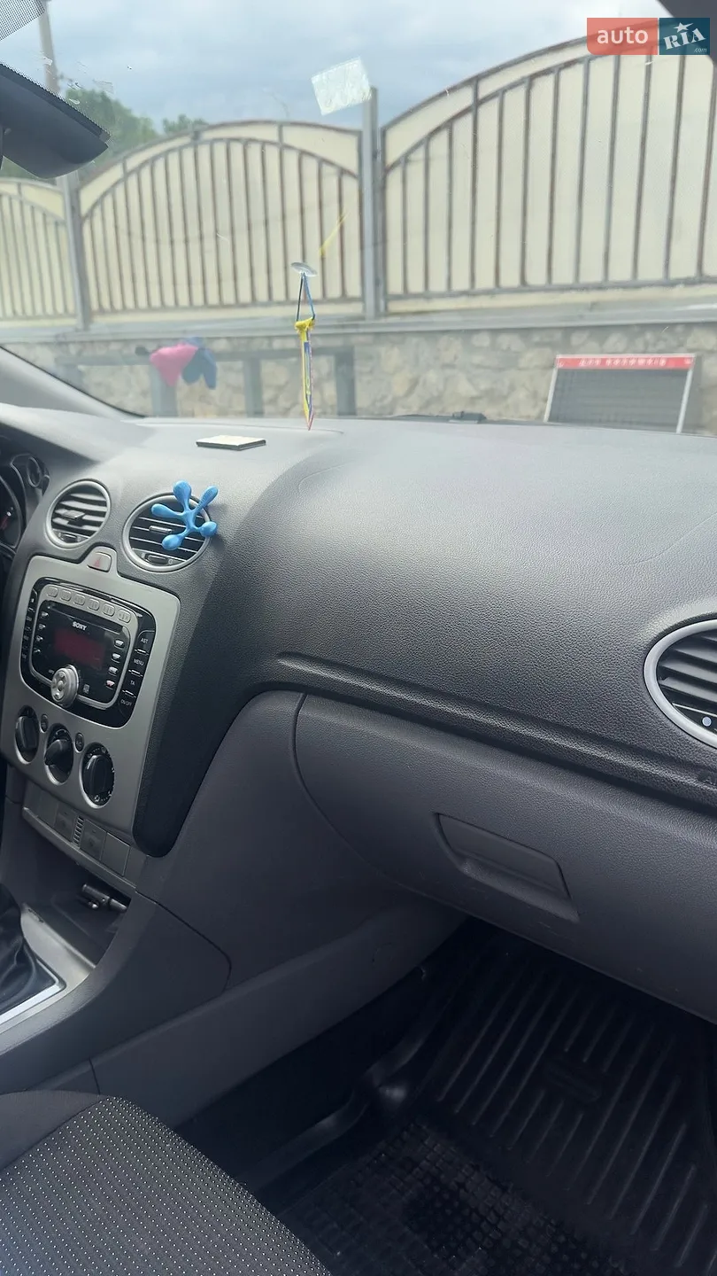 2010 Ford Focus - мініатюра 9