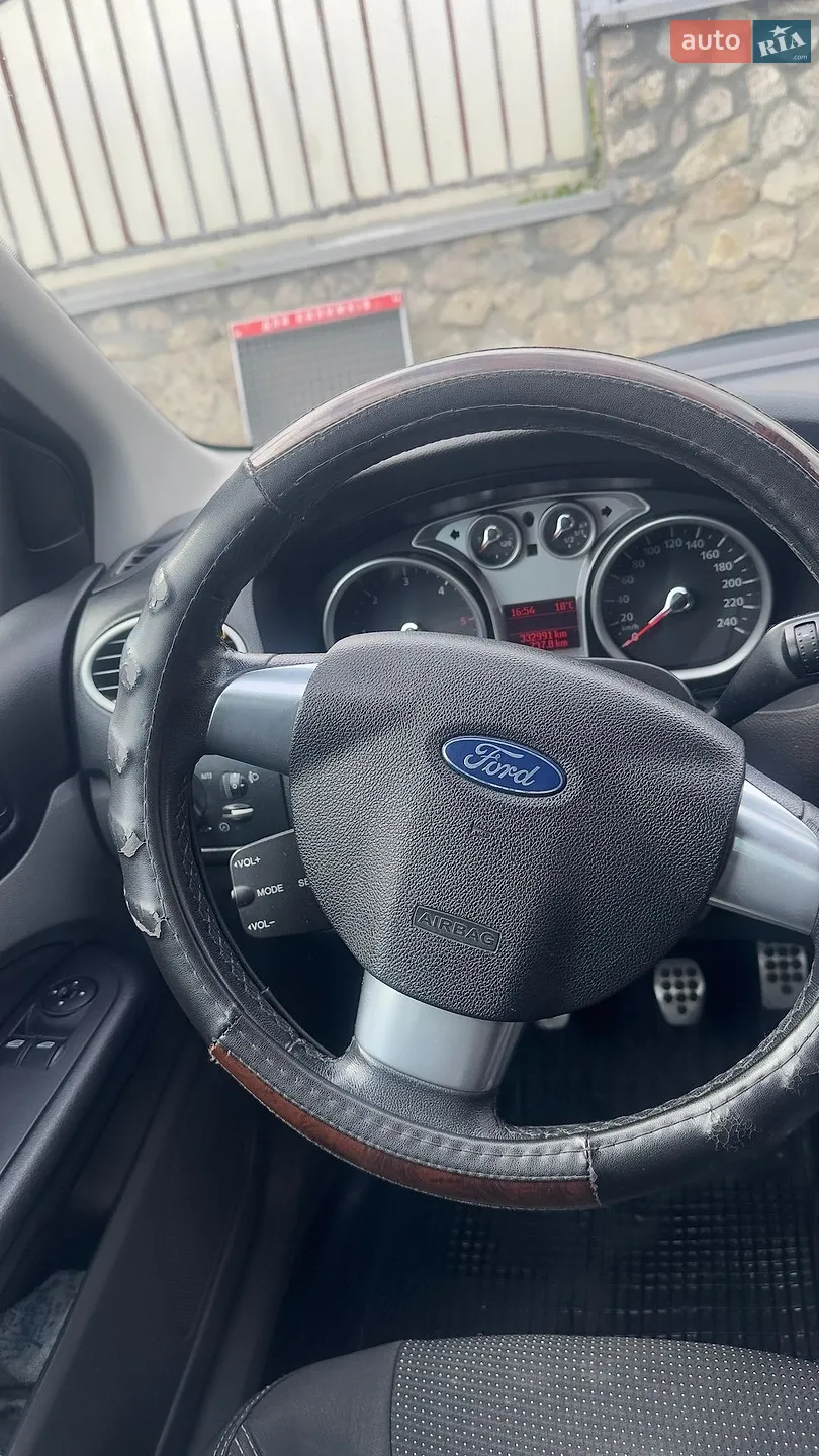 2010 Ford Focus - мініатюра 14