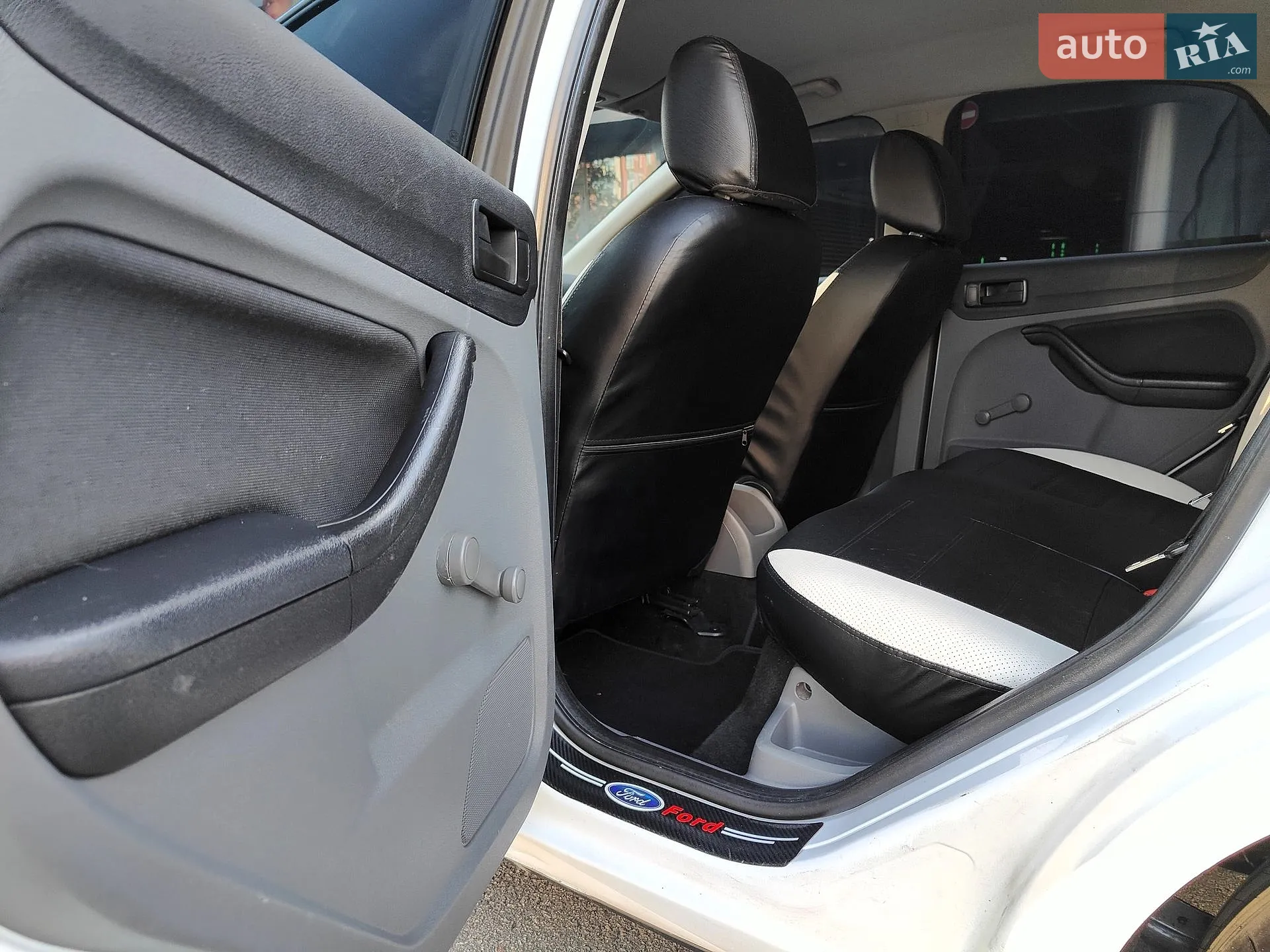 2011 Ford Focus - мініатюра 41