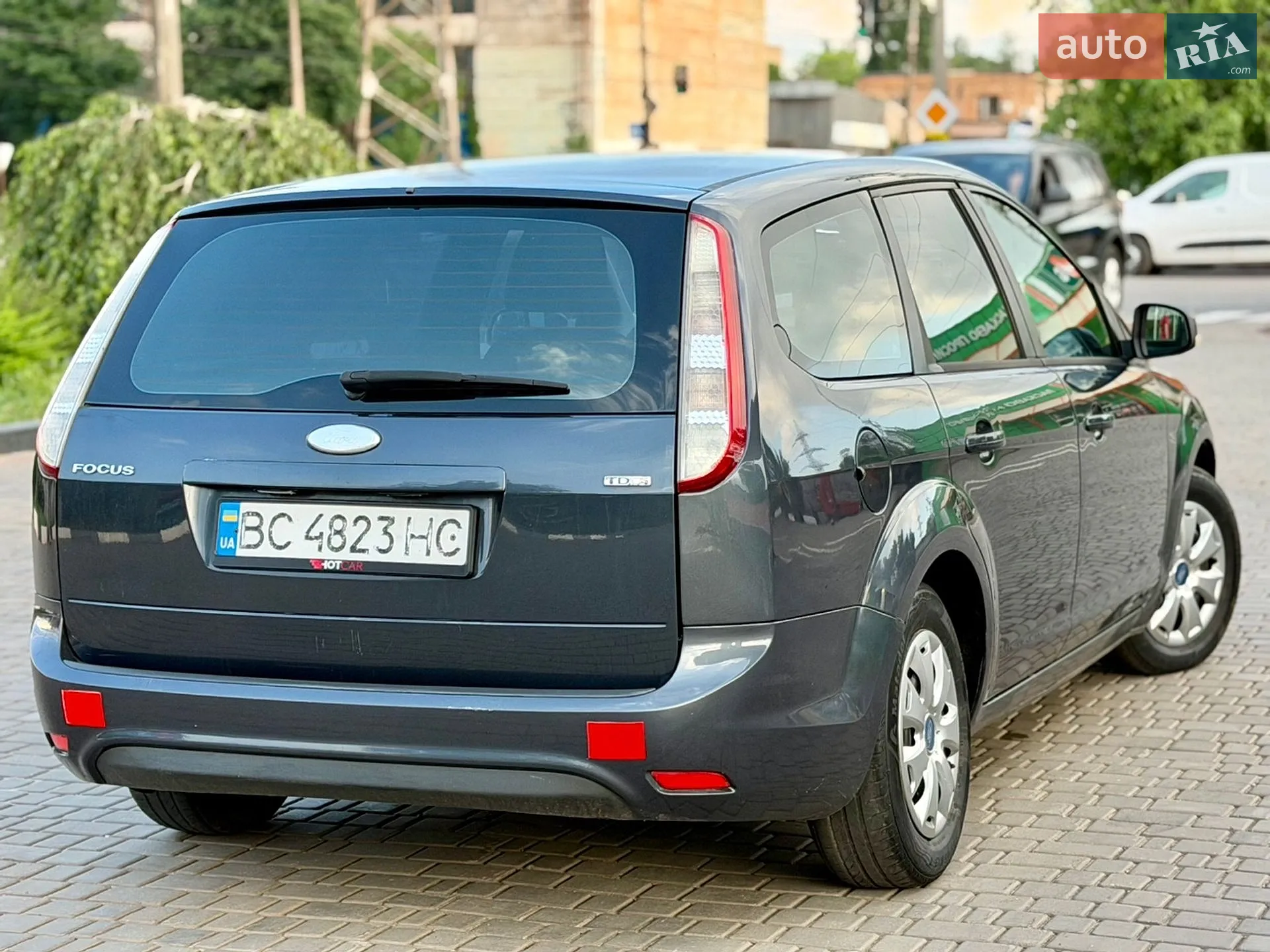 2010 Ford Focus - мініатюра 16