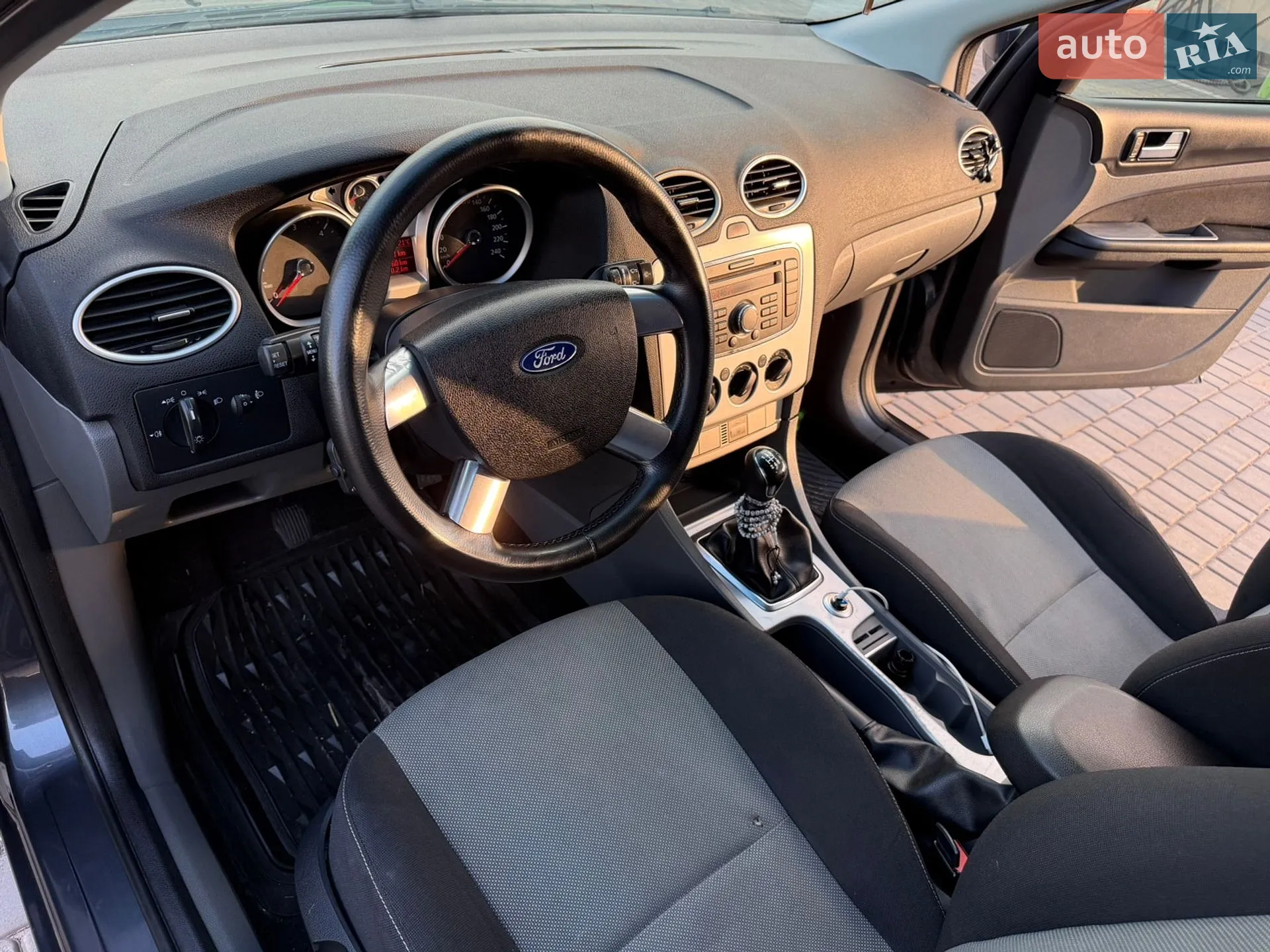 2010 Ford Focus - мініатюра 21