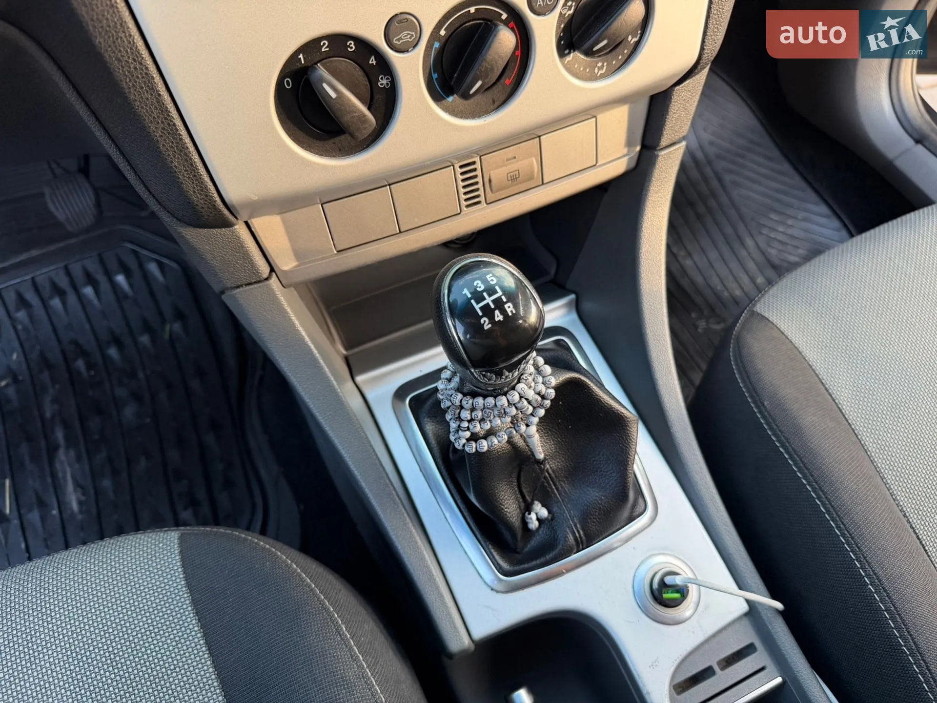 2010 Ford Focus - мініатюра 26