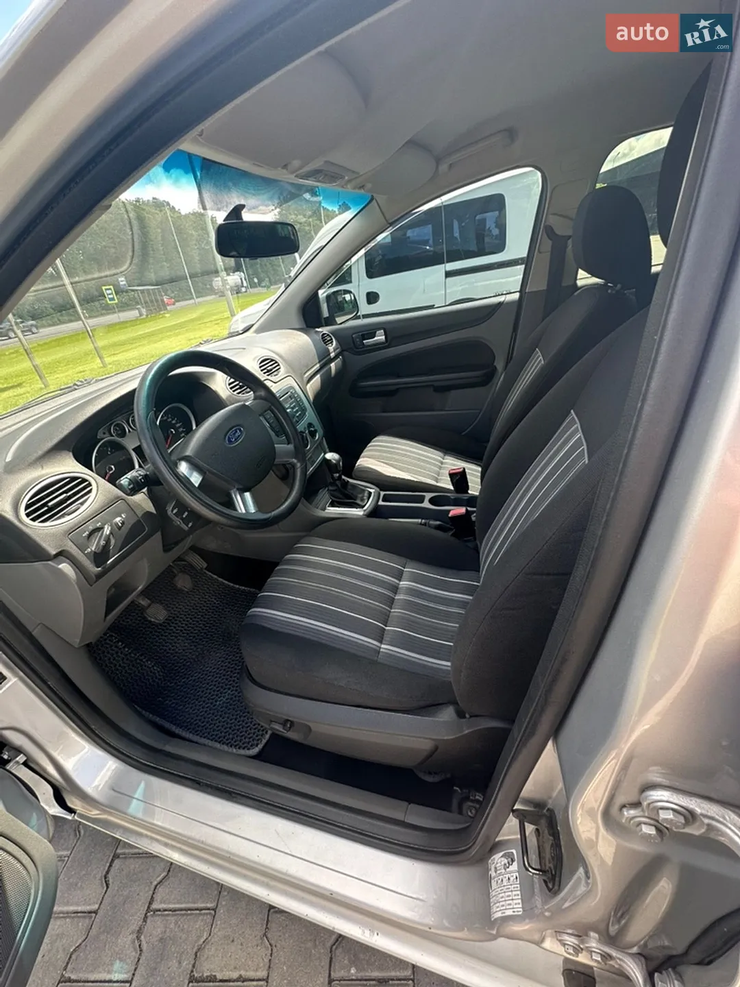2010 Ford Focus - мініатюра 11