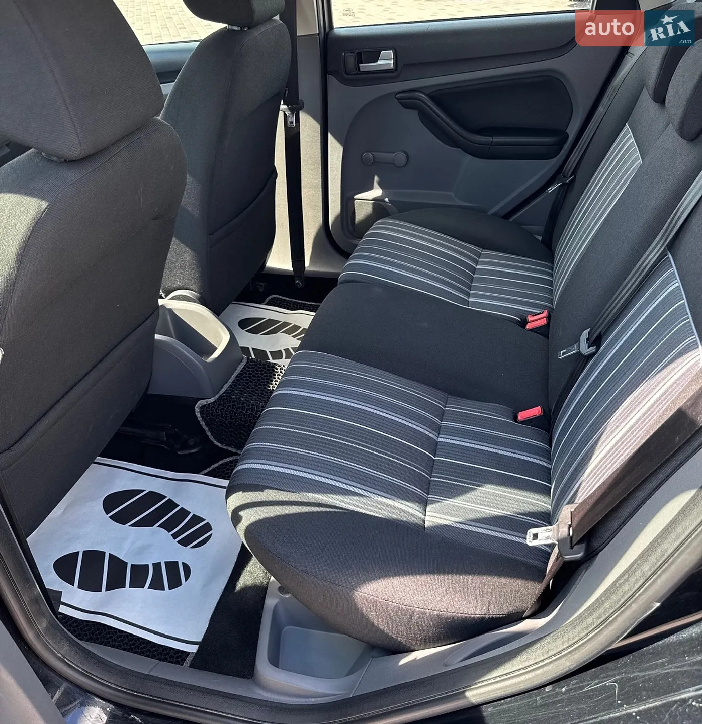 2010 Ford Focus - мініатюра 9