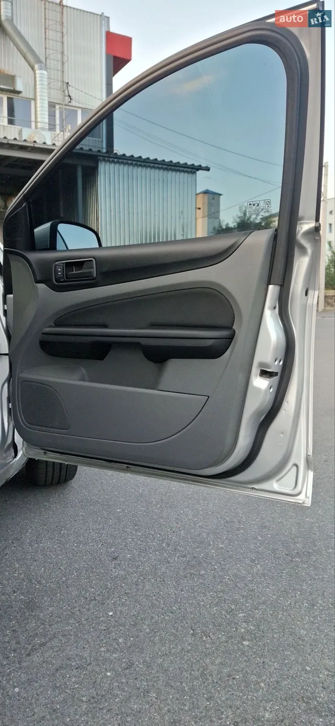 2011 Ford Focus - мініатюра 28