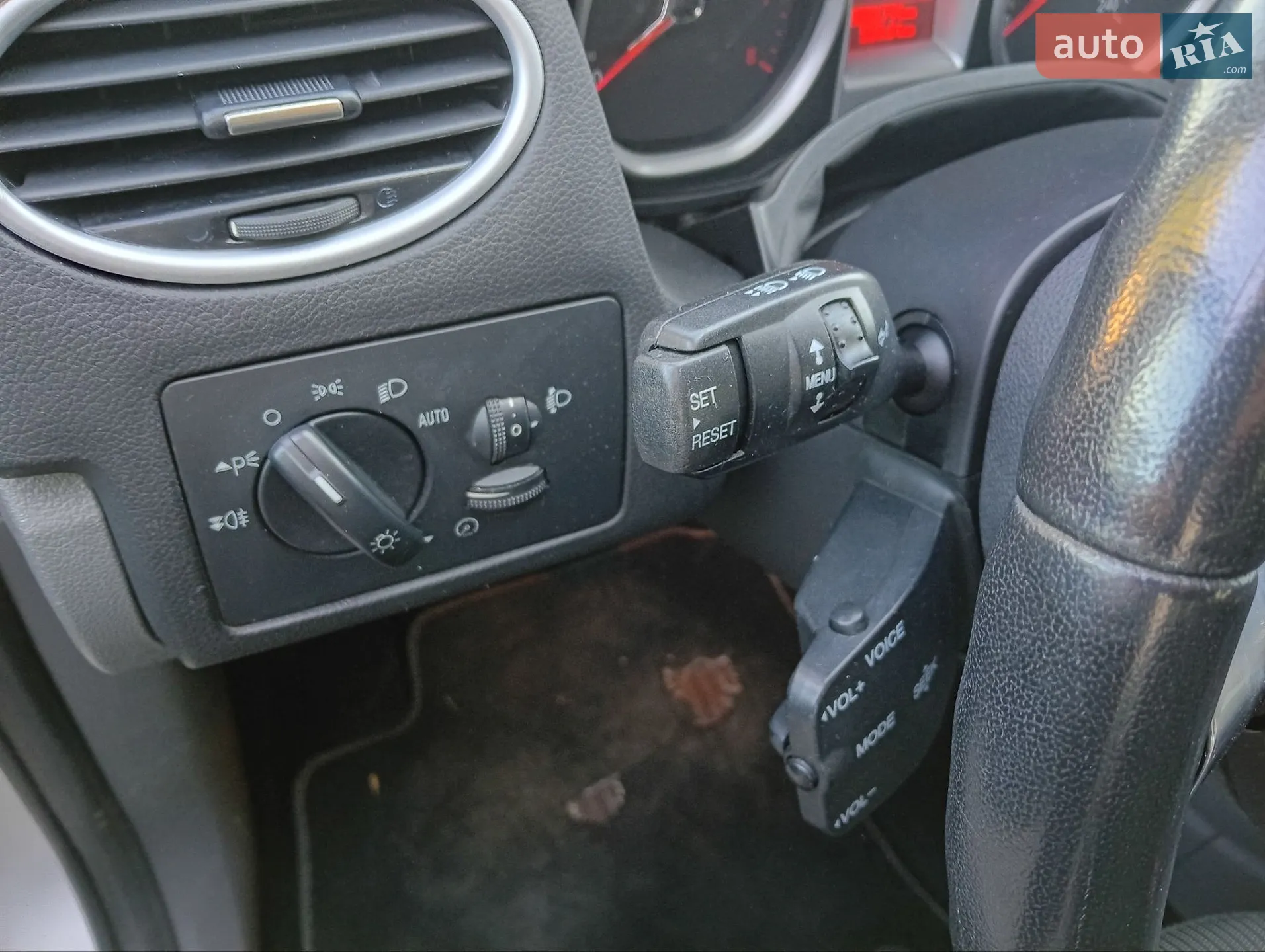 2010 Ford Focus - мініатюра 16