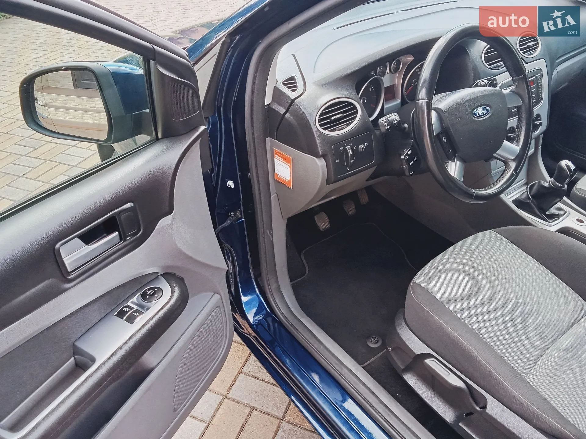 2010 Ford Focus - мініатюра 10