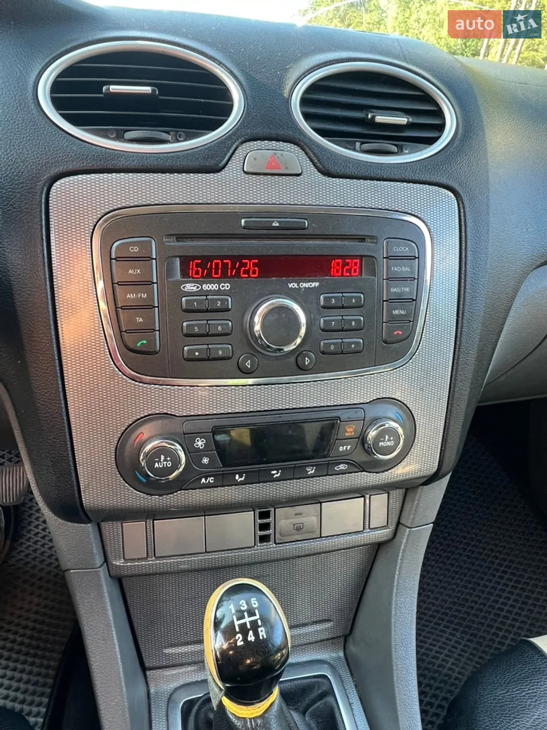 2010 Ford Focus - мініатюра 27