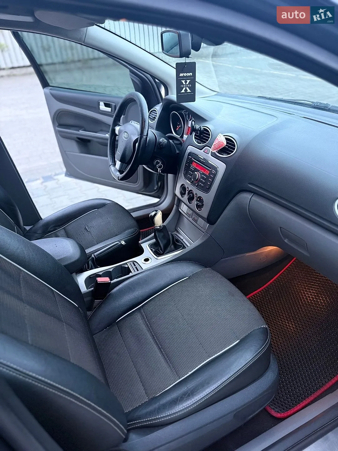 2010 Ford Focus - мініатюра 9