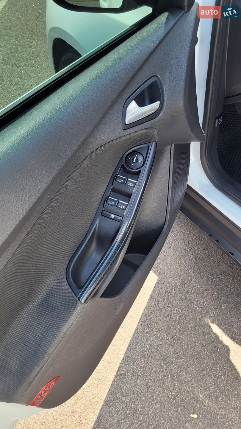 2011 Ford Focus - мініатюра 11