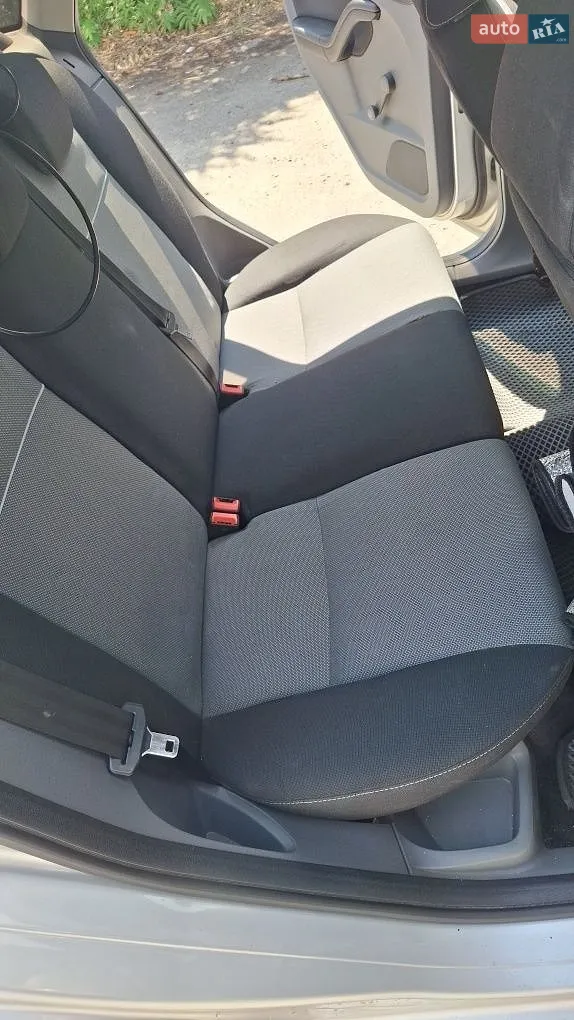 2010 Ford Focus - мініатюра 8