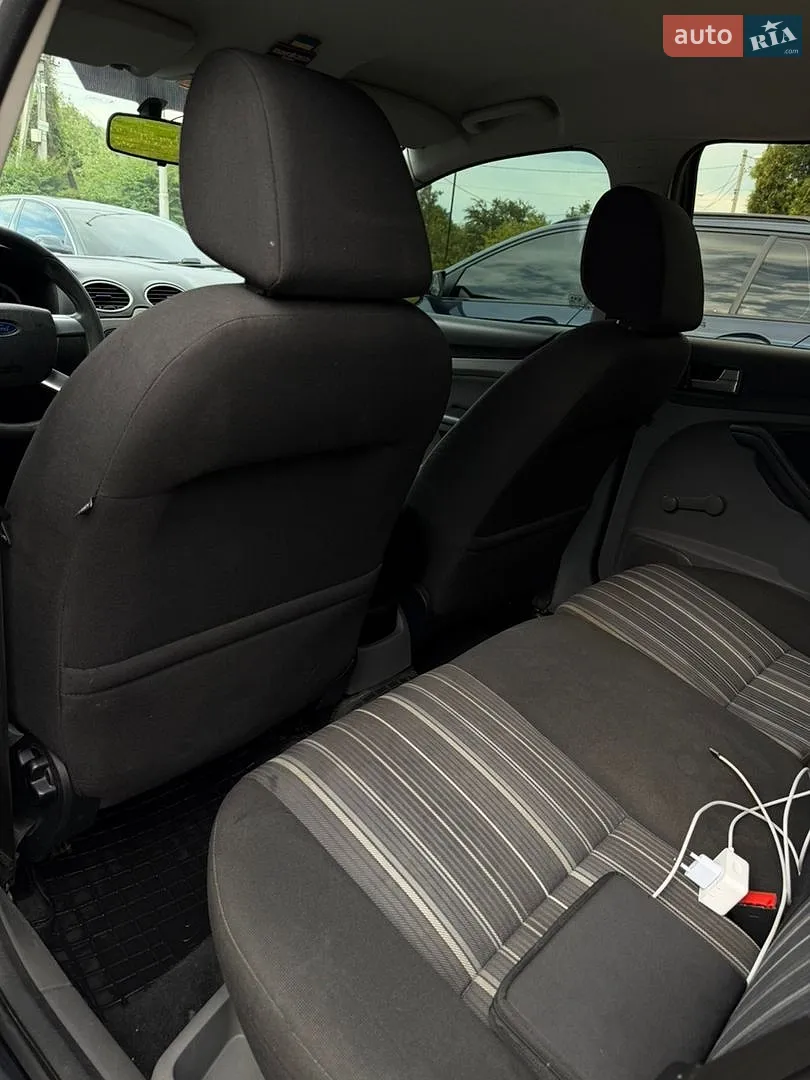 2010 Ford Focus - мініатюра 3